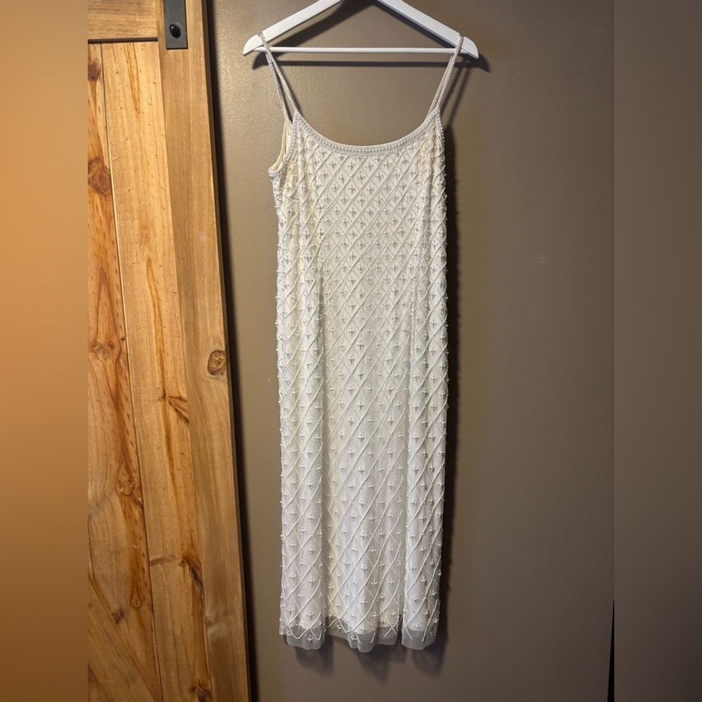 Elegant White Sleeveless Dress